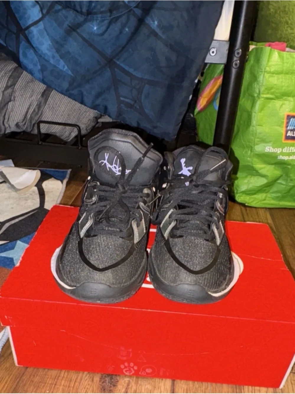 Nike Kyrie Infinity GS Boys' Basketball High Top Sneakers Black Purple Size 5.5Y